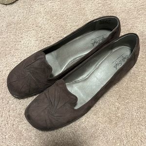 Women’s Hush Puppies Soft Style women’s brown pumps size 11